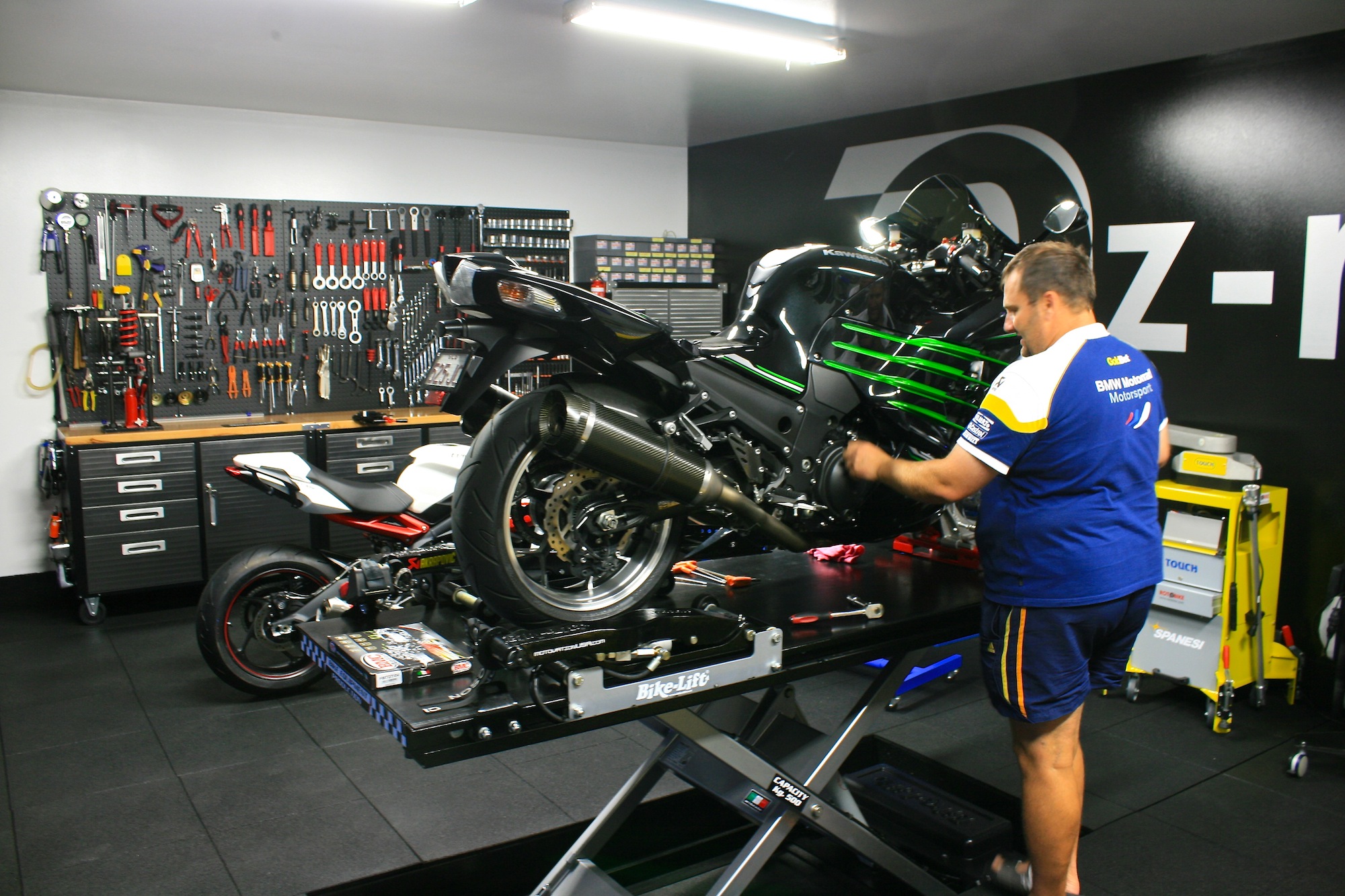 Ozzy Graf servicing a motorcycle in the Oz-racing workshop